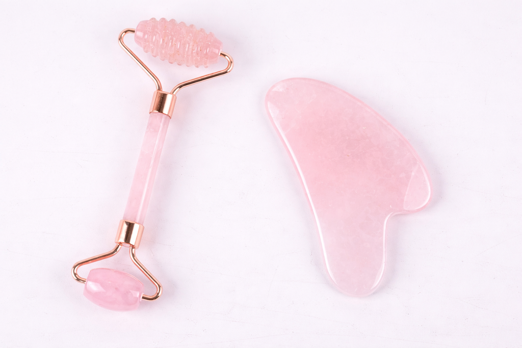 Gua sha en gezichtsroller rozenkwarts